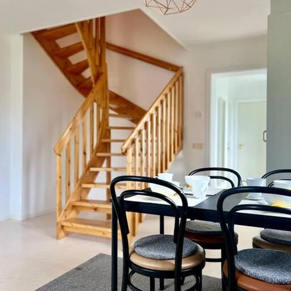 Villa Lilla Emma, Mysig Lägenhet i Jädraås, Nära Sjö och Kungsberget, hotel in Jädraås