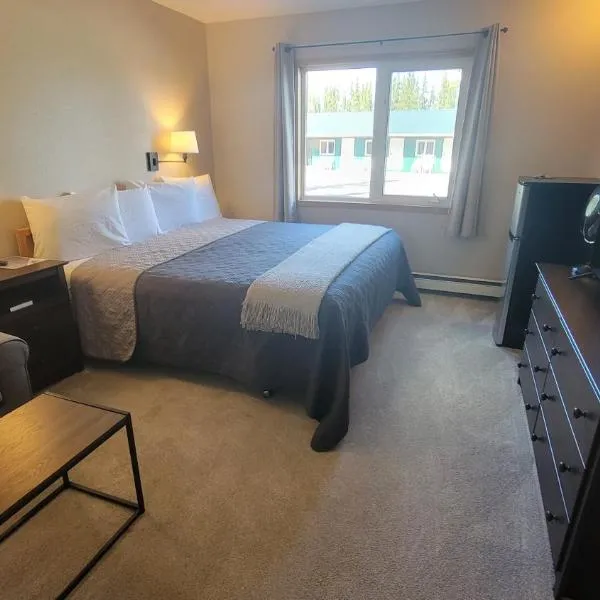 The Golden Bear Motel, hótel í Tok