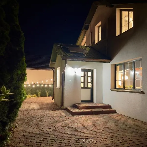 Duży domek na Polnej, hotel in Konin