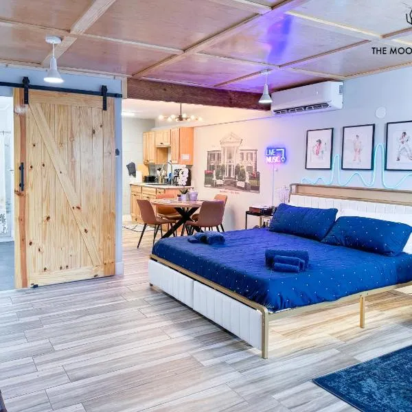 The Moose #4 - Elvis Presley King Suite with Free Parking and WIFI, hotel v destinaci Memphis