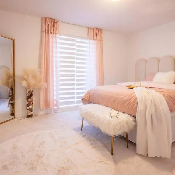 Brand New Cozy, Modern, & Instaworthy House!, hotel in Oshawa