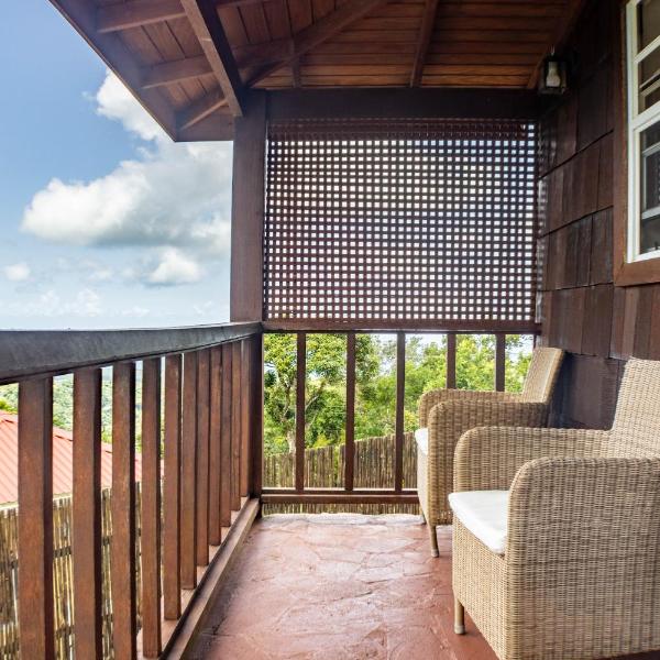 Montete Hilltop Cottage with Stunning Panoramic Views, Jalousie