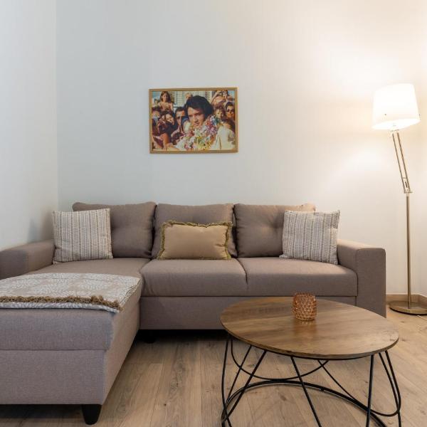 Elvis 2-Bedroom Apartment in Athens, Афины