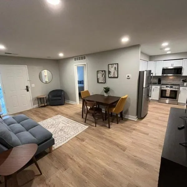 Aksarben Area 2 BD-2 BA by UNO, ξενοδοχείο στην Ομάχα