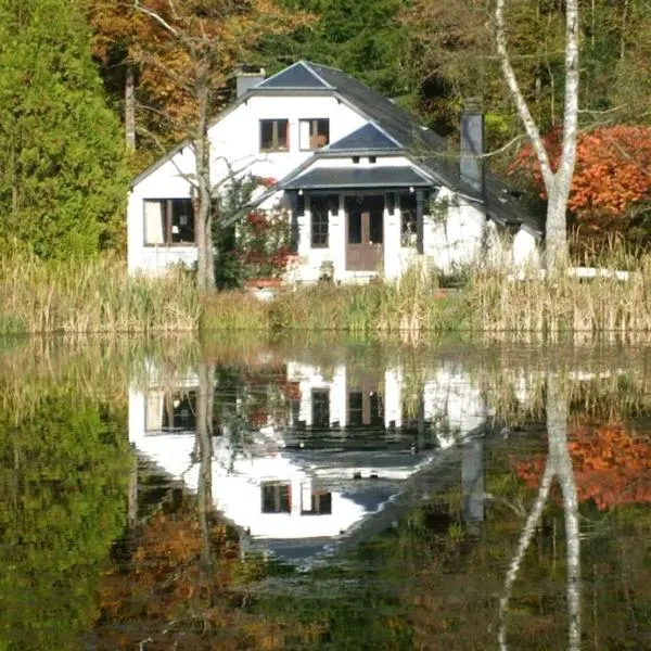 PROPRIETE BORDEE D'ETANGS, PROPICE A LA DETENTE, hotel in Florenville