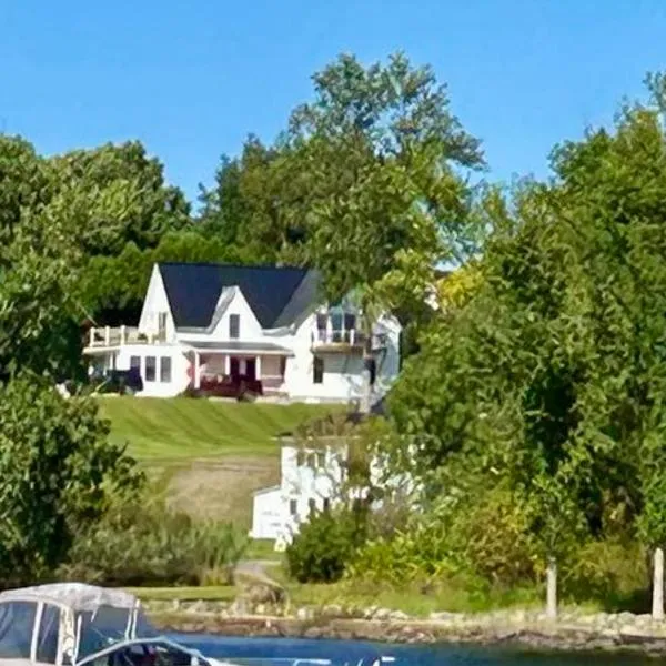 Gray's Manor - Lake Memphremagog, hotel in Newport