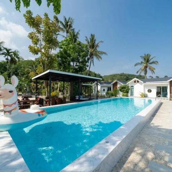 Tropical Oasis Aoyon Beach House, hotel in Ban Ao Makham