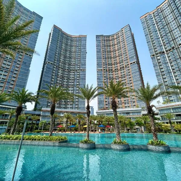 Gold Coast Apartment PIK Luxury Sea View by stay with E, hotel v destinaci Jakarta