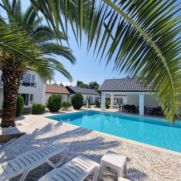 White villas in Batumi, hotel v destinaci Batumi