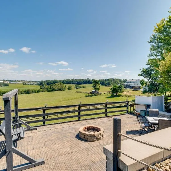 'Holmes With a View' Studio: Millersburg Retreat!, hotel i Millersburg