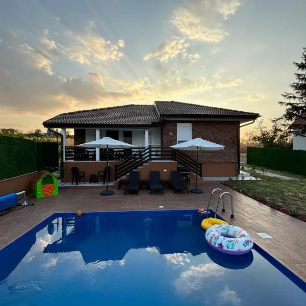 Village Relax House, hotel in Čerević