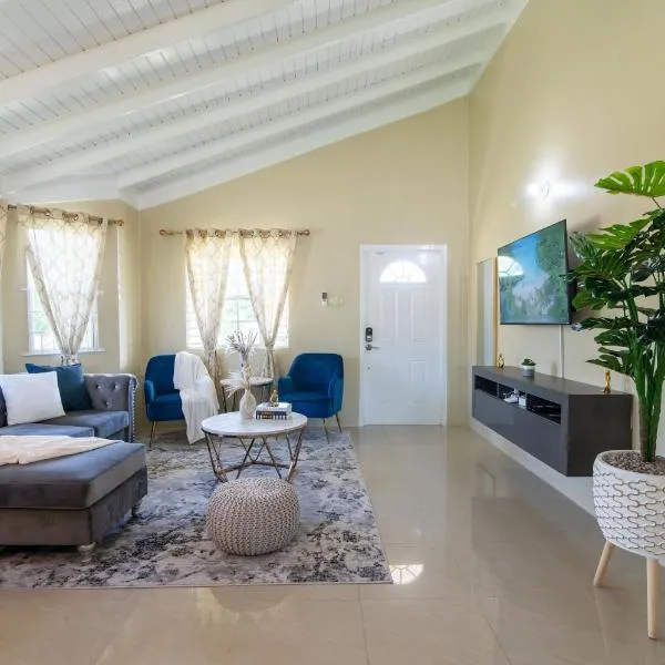 SweetOasis-King Bed-Pool-BBQ Grill-Free StarLink Wifi 250Mbps-Solar Powered-Free Parking-Gated Complex-Near Ocho Rios, khách sạn ở Mammee Bay