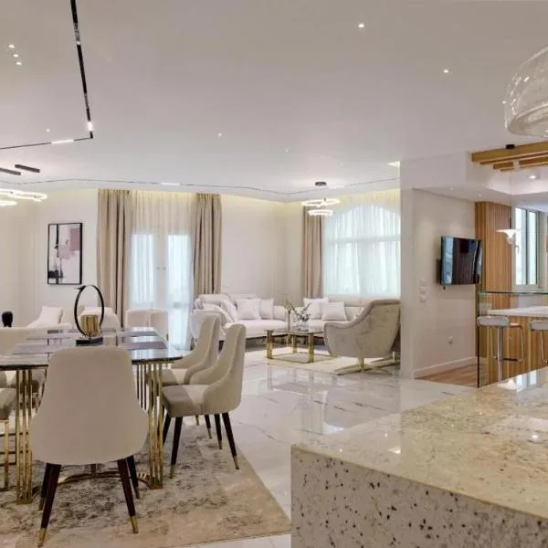 Luxurious 3 bedrooms with Private Sauna and Jacuzzi, hotel in Cairo