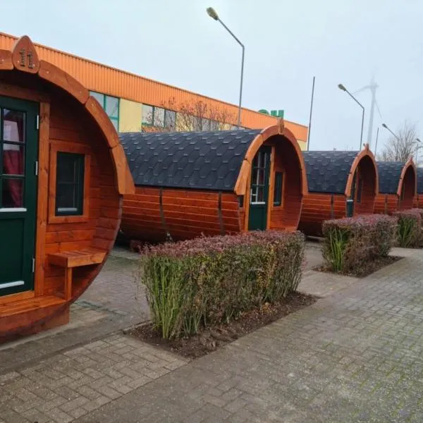 Schlaffass Holzfass im Banjapark Rees ohne Banja Sauna, hotell sihtkohas Rees