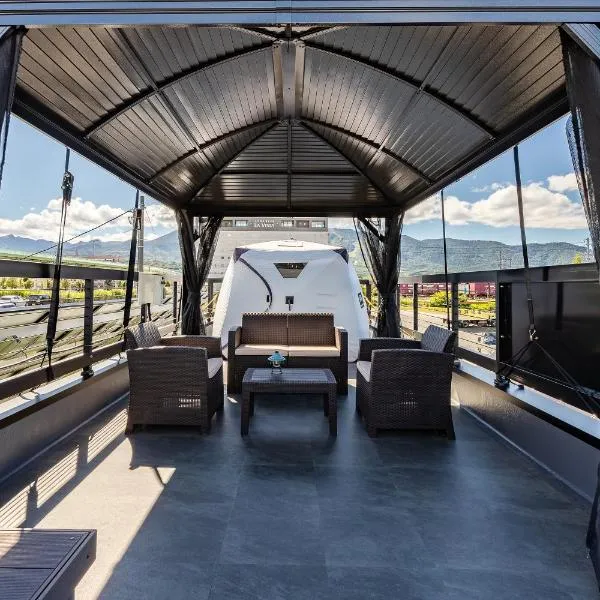 Furano Trailer Village Den, hotel en Furano