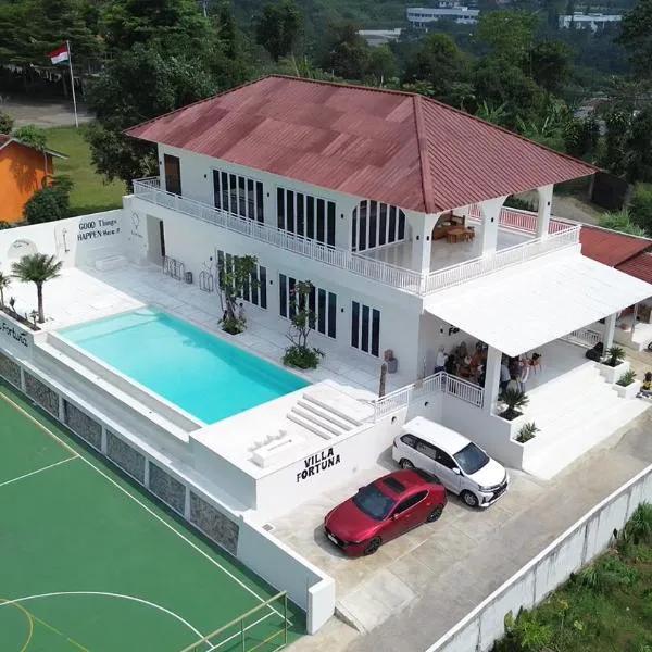 Villa Fortuna - Kinta mani #Puncak Bogor, hotel en Cilama