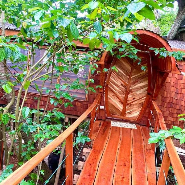 Tukulolo Treehouses, Hotel in Makaunga
