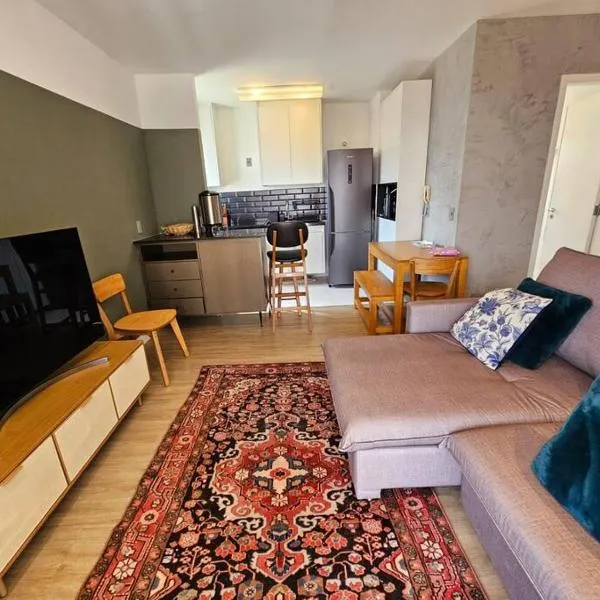 Apto completo super confortável e moderno próximo Metro Vila Madalena, Hotel in São Paulo