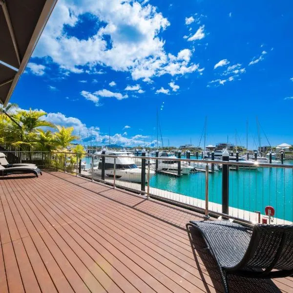 Airlie Beach Marina-Front Luxury at 10 The Cove, ξενοδοχείο σε Airlie Beach