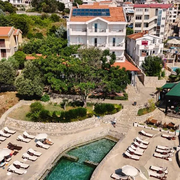 Hotel R, khách sạn ở Utjeha
