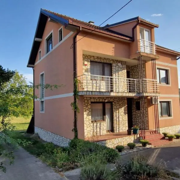 Beautiful large villa Vrčin, hotel v destinaci Vrčin