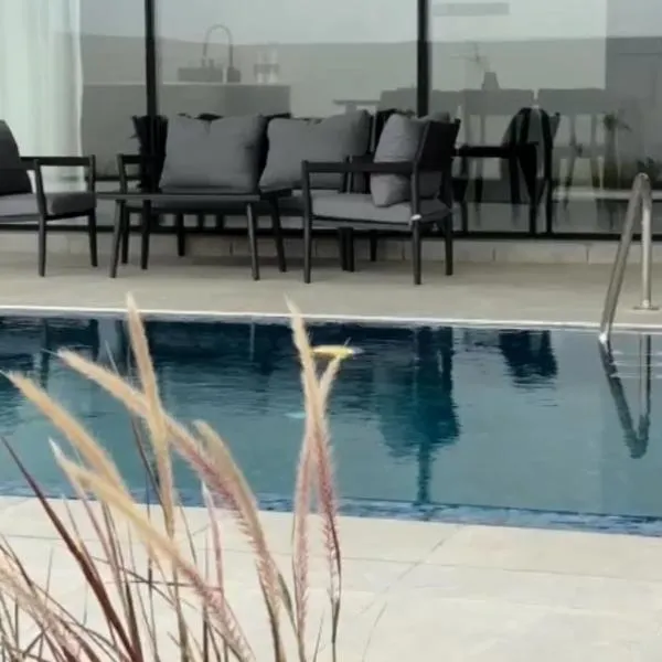 Black Swan Villa, hotel in Al Ḩadd