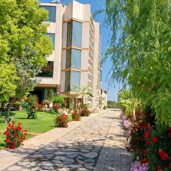 Hotel Different, hotel in Divjakë