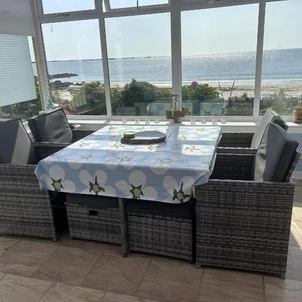 Unique house in an idyllic situation on a beach, ξενοδοχείο σε Port Ellen