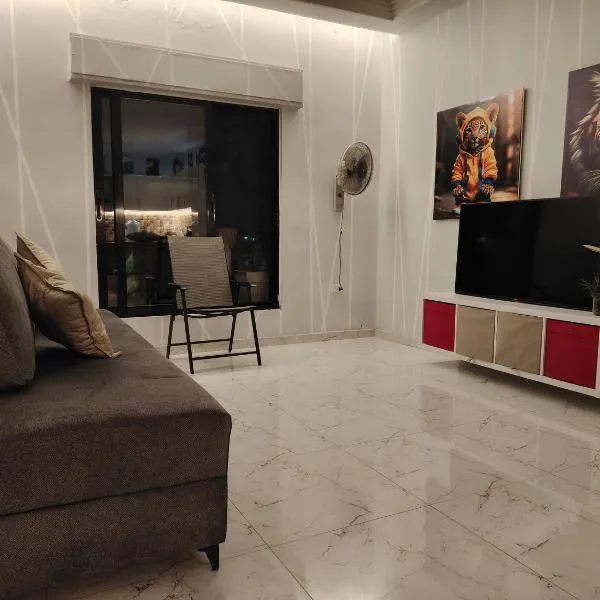 Abu alzoz home سكن مشترك, hotel in Amman