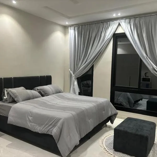 شقة استوديو جديدة ونظيفة غرفة وصالة هادئة ومريحة بحي المروة 8دقايق من المطار – hotel w mieście Dżudda