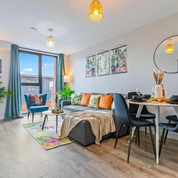 Tropical Suite - 2 Bed 2 Bath City Centre Netflix Games - Exclusive Weekly and Monthly DEALS - Raozee Homes, hotel in Birmingham
