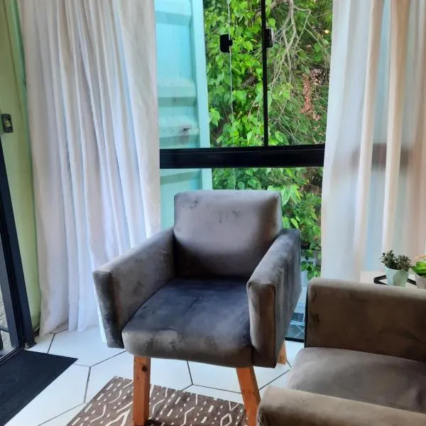 Apartamento Container com Sacada, Split e Estacionamento, hotel in Canoas