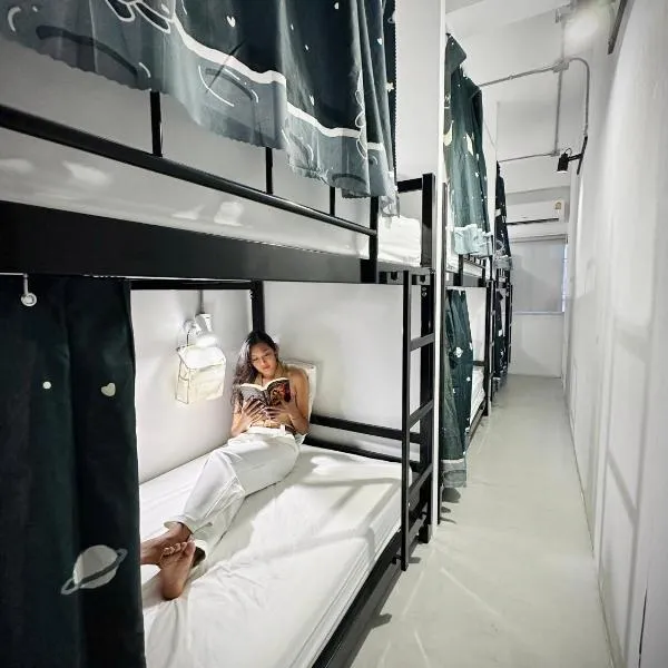 Prachan Hostel, hotel in Thong Sala