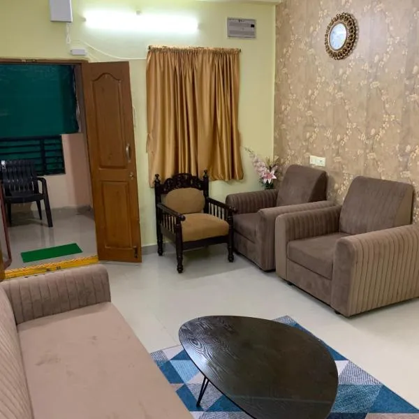KesarHomes FLT101 2BHK 1st Flr -HomeStay-Lift-AC-Kukatpally, hotel in Kukatpally