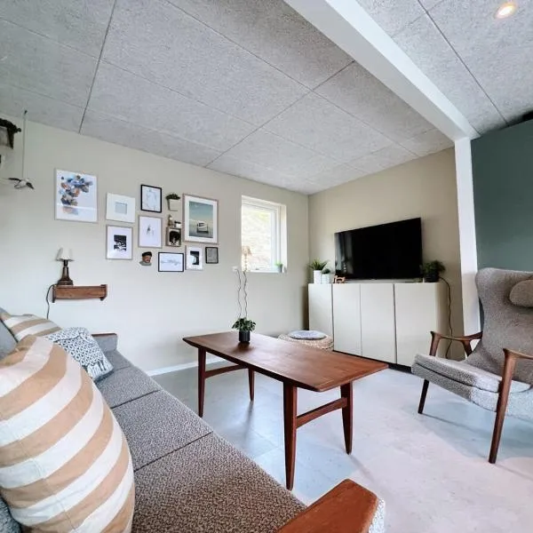 Stunning 3 bedroom Family Friendly Retreat, Hotel in Tvøroyri