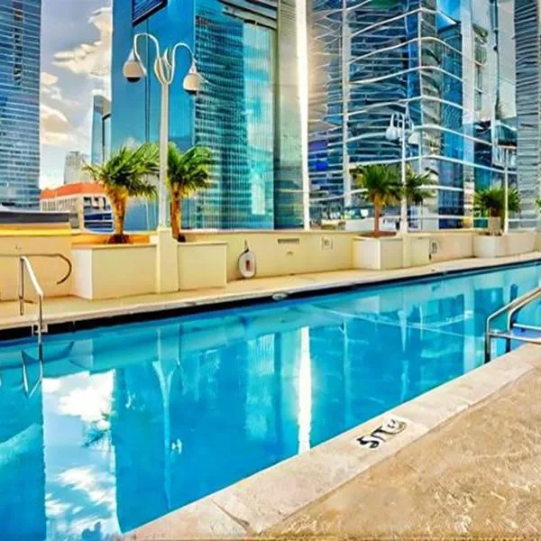 Elegant Centric Vibrant Pool Jacuzzi Free Parking, hotel in Miami