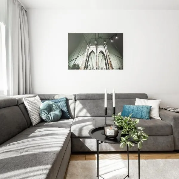 Apartament Near Sky Tower Free Parking for 2 cars, hotel in Wrocław