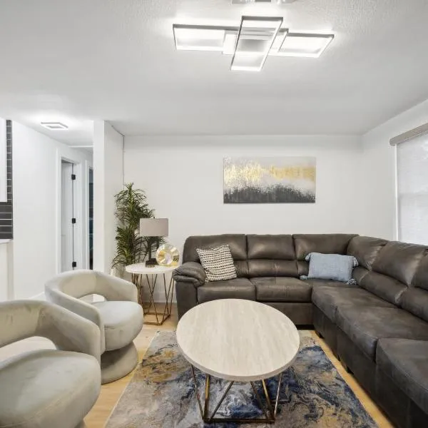 3Bd 2Ba House with Parking Laundry and Large Patio, hotel in Largo