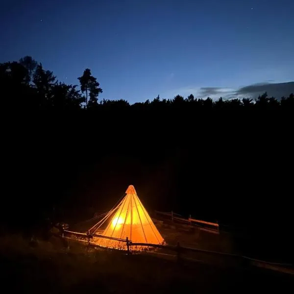 Tipi-Glamping am Gut Kunterbunt, hotel di Kaindorf
