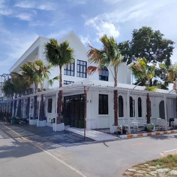 DEBUA White House, hotel in Maha Sarakham