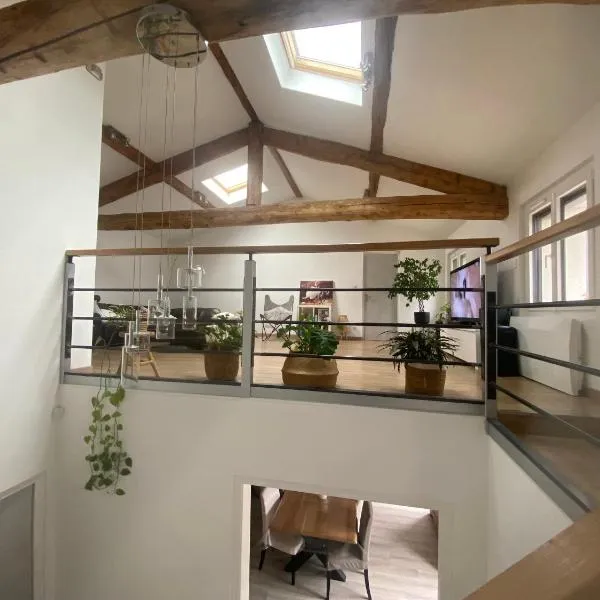 Chambres d'hôtes "Les Oliviers", hotel v destinaci Saint-Romain-le-Puy