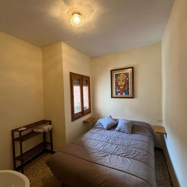 L Esquella Restaurante hostal, Hotel in Setcases