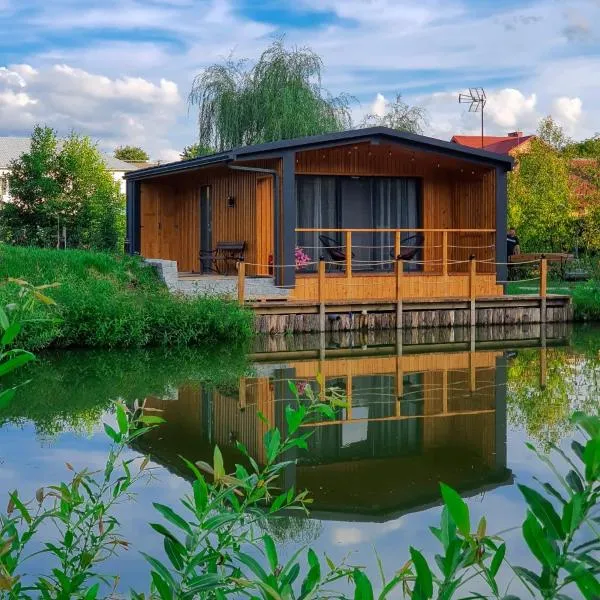 Roztoczański Domek nad Stawem z jacuzzi, hotel in Nowiny