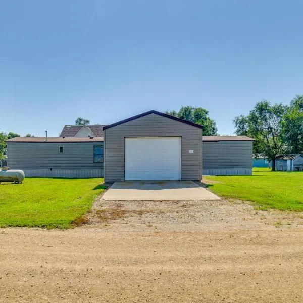 Yale Home in the Heart of Pheasant Hunting Country, hotel em Yale