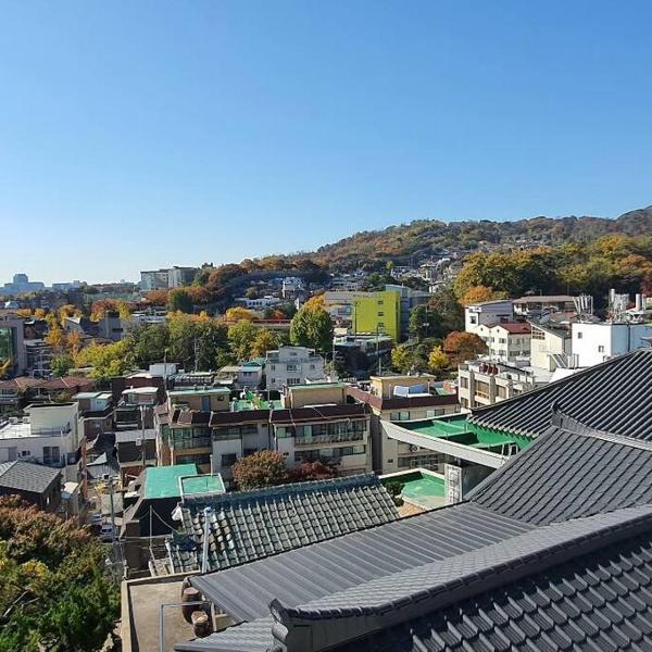 'Seongbuk Castle Suites' 5 Bedroom, castle-wall view,, Seul