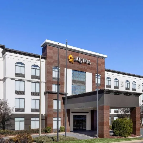 La Quinta Inn & Suites by Wyndham Mooresville，位于穆尔斯维尔的酒店
