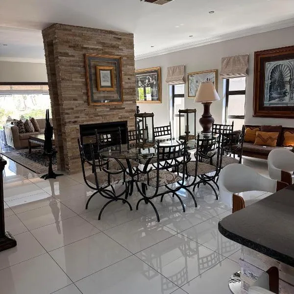 Pecanwood Holiday Home, hotel in Kosmos