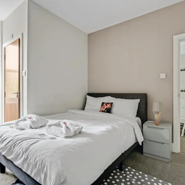 Digital Nomad, 1Gb WiFi ,1-Min to Tube , Pro-Kitchen, Sofa Bed, hotel i London