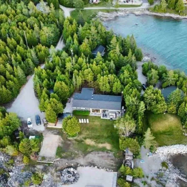 Georgian Legendary Tobermory Retreat With Hot Tub, hotel in Tobermory