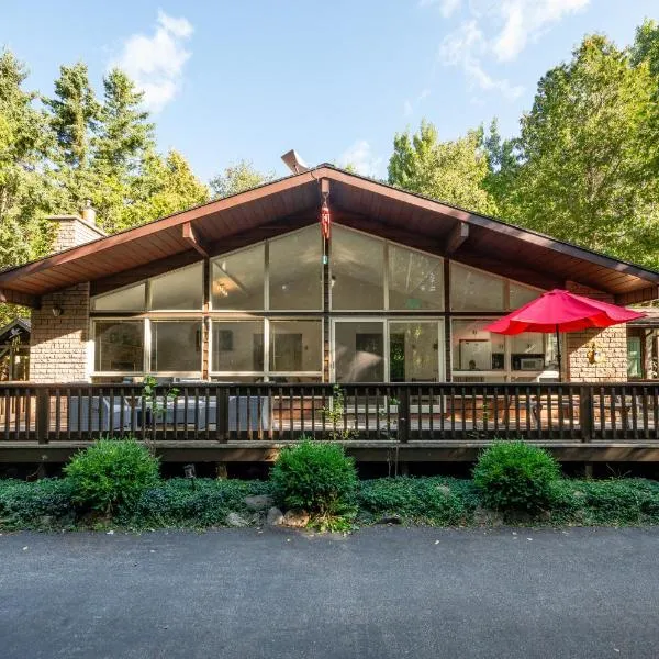 Evergreen Escape - Tobermory Chalet & Sauna, hotel in Tobermory